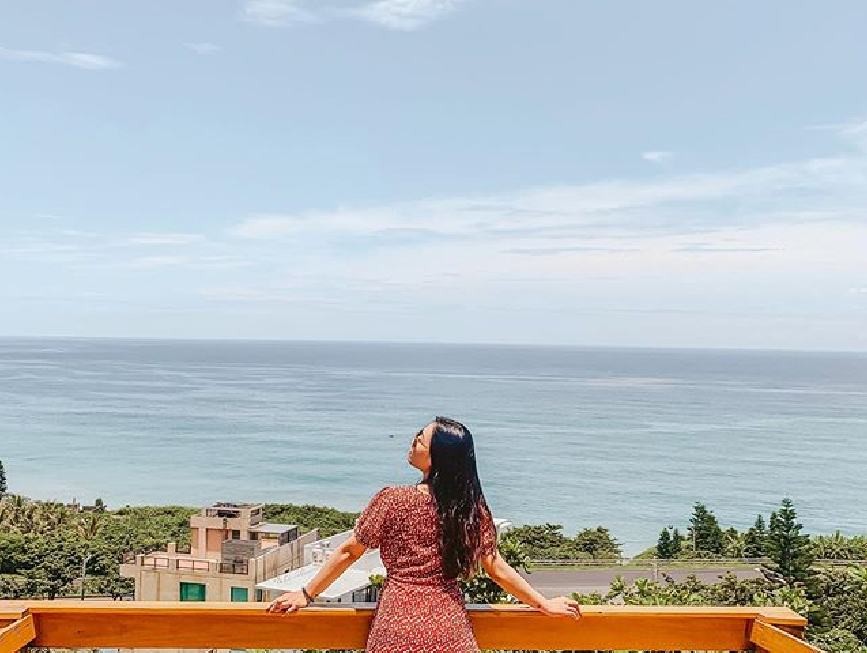 山度空間:在山度空間裡可以看到美麗的風景,而且平日入園不需要門票,可以自由參觀。園區還有最吸引人的透明泡泡球盪鞦韆,坐在上面可以看到美麗的海景, 但要注意鞦韆只能拍照用不能搖晃呦~園區還提供下午茶,享受下午茶搭配著風景超浪漫的!!